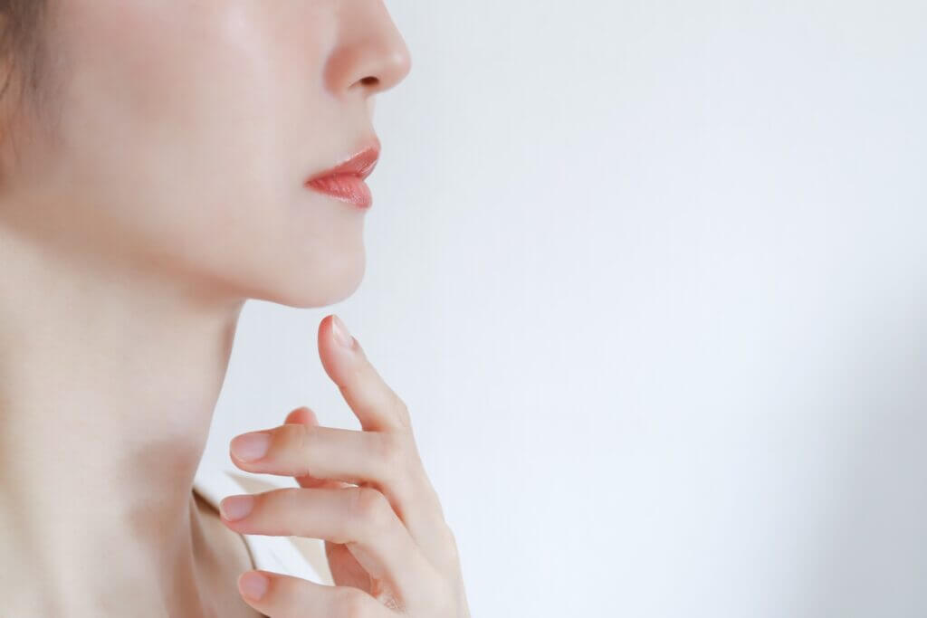 脂肪吸引ではさまざまな機器や術式がありますが、「アキーセル」と「ベイザー」では、脂肪にアプローチする方法が全く異なります