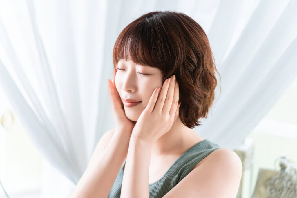顔の脂肪吸引の拘縮後、細くなるのはいつ？1ヶ月変わらない原因や失敗との見分け方を解説