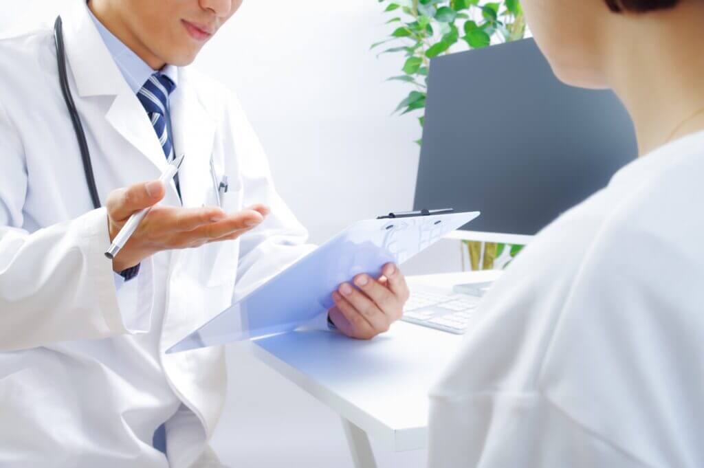 【顔の脂肪吸引】拘縮後の経過で医師に相談すべき症状とは