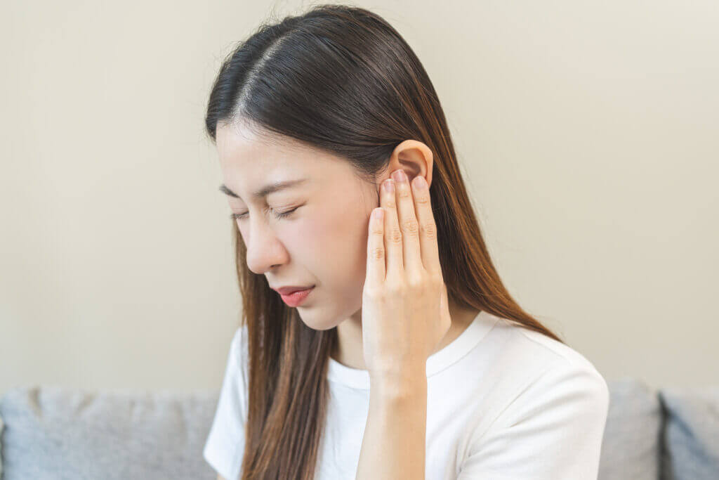 顔の脂肪吸引後のダウンタイムに関して実際に起こる症状について解説