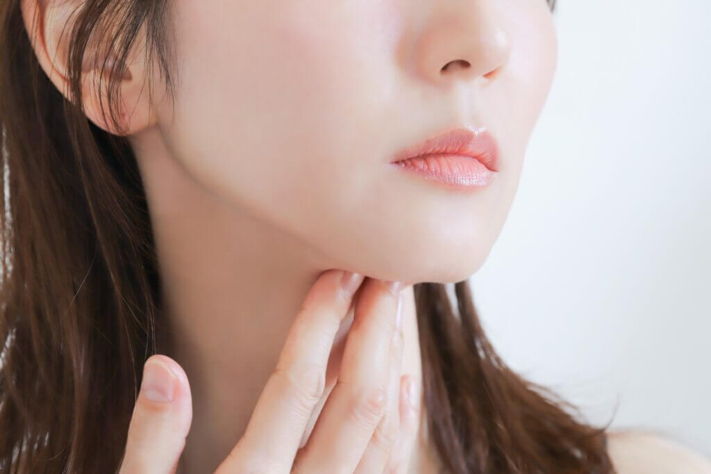 顔の脂肪吸引はベイザーとアキーセルどっちがいい？ダウンタイムや違いを解説