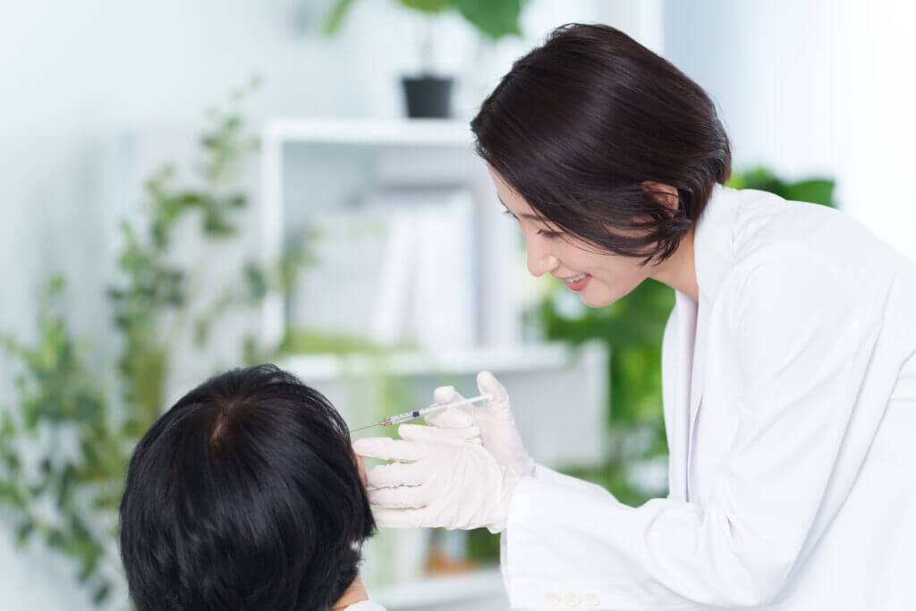 脂肪溶解注射と脂肪吸引どっちがいい？効果・ダウンタイム・選び方を比較