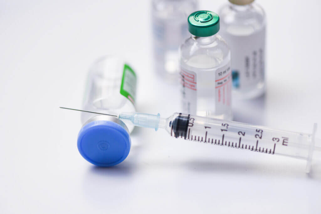脂肪破壊注射と脂肪溶解注射の違いとは？仕組み・効果・ダウンタイムを比較