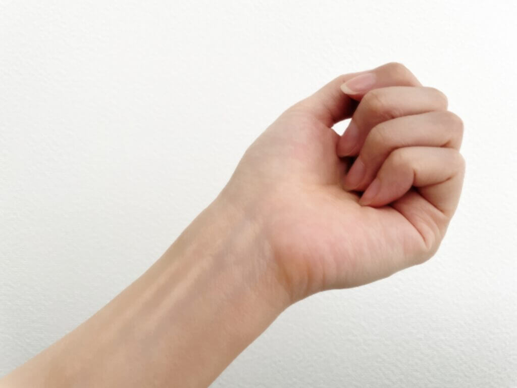 脂肪吸引で血管がボロボロになる？危ないと言われる理由や後遺症リスクを解説